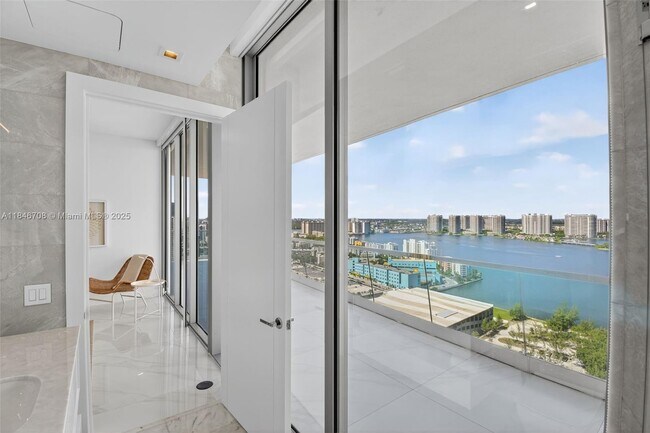 Building Photo - 18501 Collins Ave