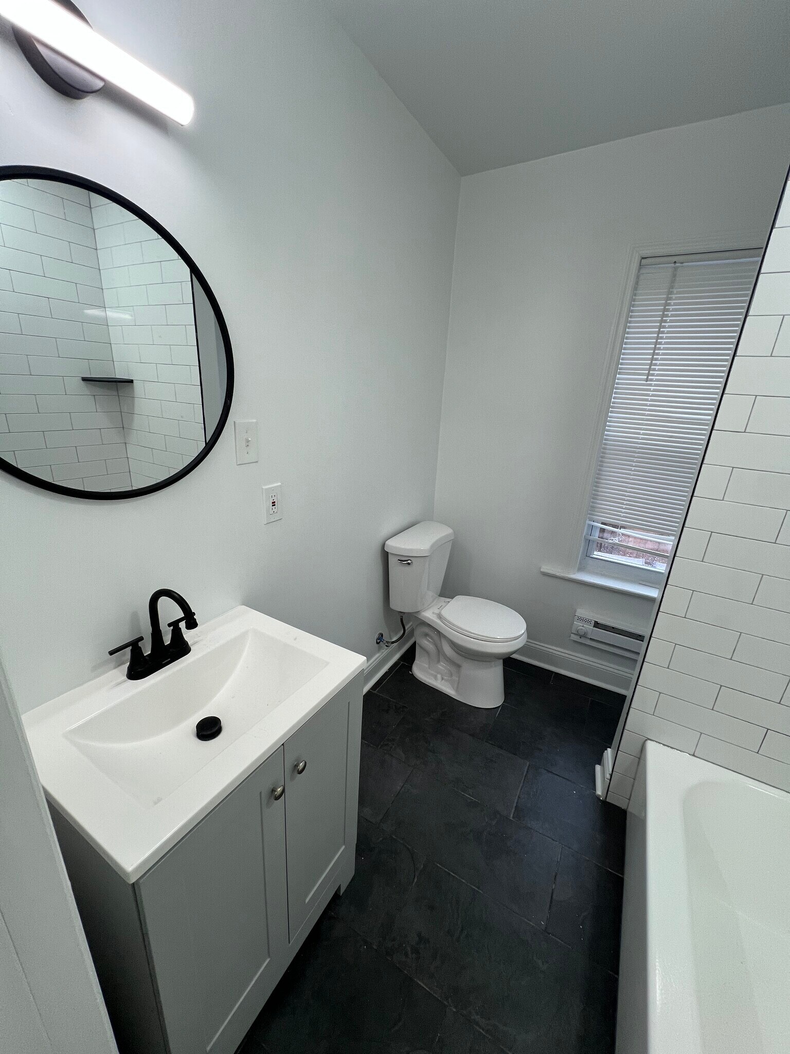 Building Photo - 225 Lloyd St