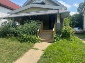Building Photo - Charming 4-Bedroom Property in Prime Location