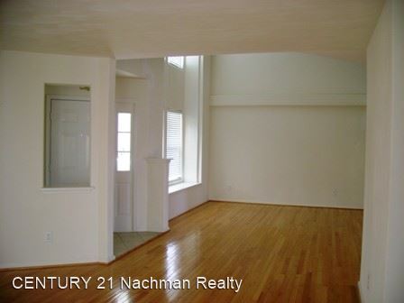 Building Photo - 3 br, 2.5 bath House - 110 Water's Edge Drive