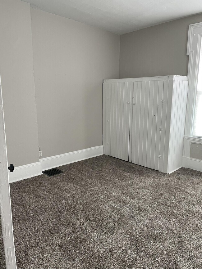 Building Photo - 651 Caledonia Pl