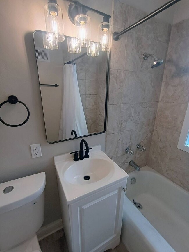 Building Photo - Single Family Home Available