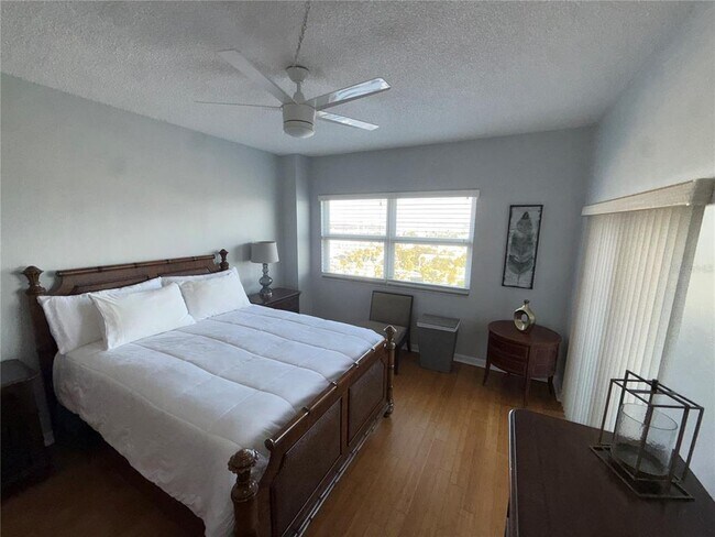 Building Photo - 880 Mandalay Ave