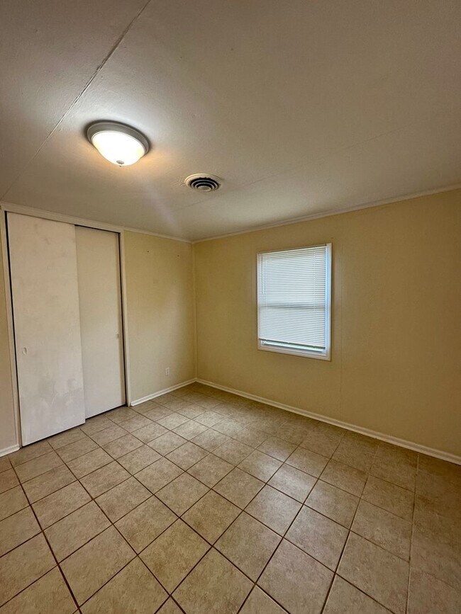 Building Photo - 320 Mockingbird Ln