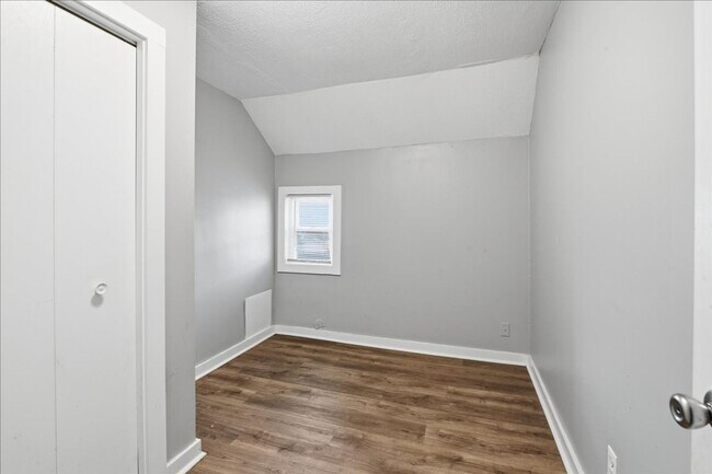 Building Photo - 453-453 S Keystone Ave