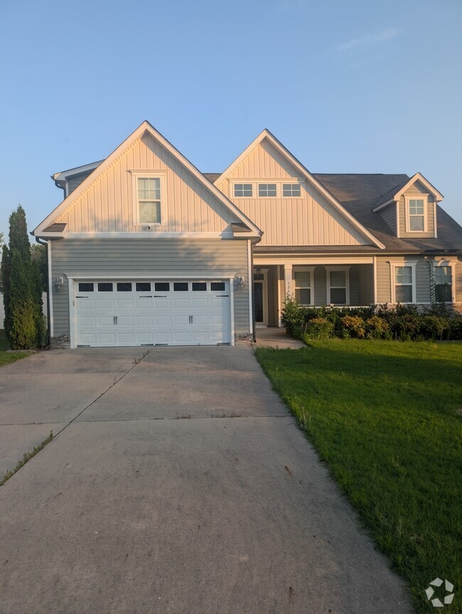 Building Photo - 3209 Grapevine Ct W