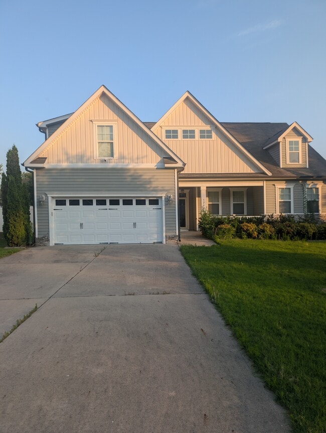 Building Photo - 3209 Grapevine Ct W