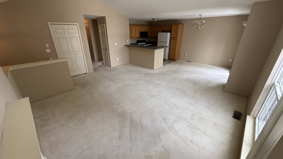 living angle 2 - 4200 Chesapeake Cir