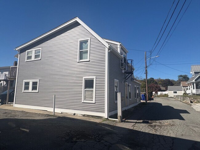 Building Photo - 4-6 Oliver Ct