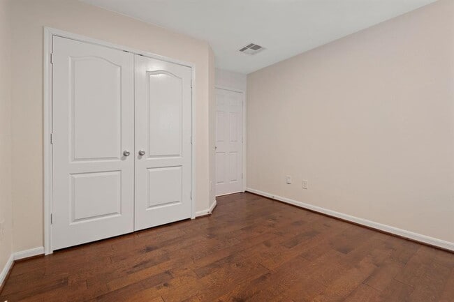 Building Photo - 16422 Sheffield Run Dr