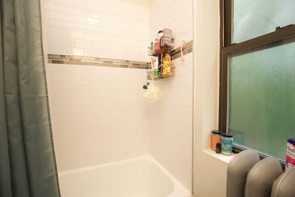 Building Photo - 1056 W Lill Ave