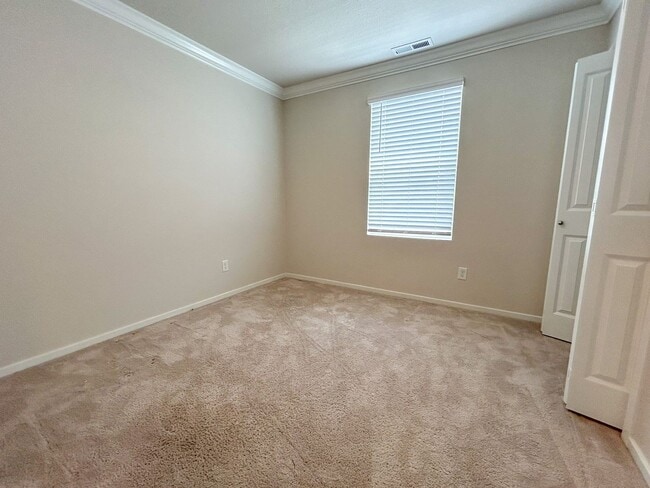 Building Photo - 497 Himalaya St. NE