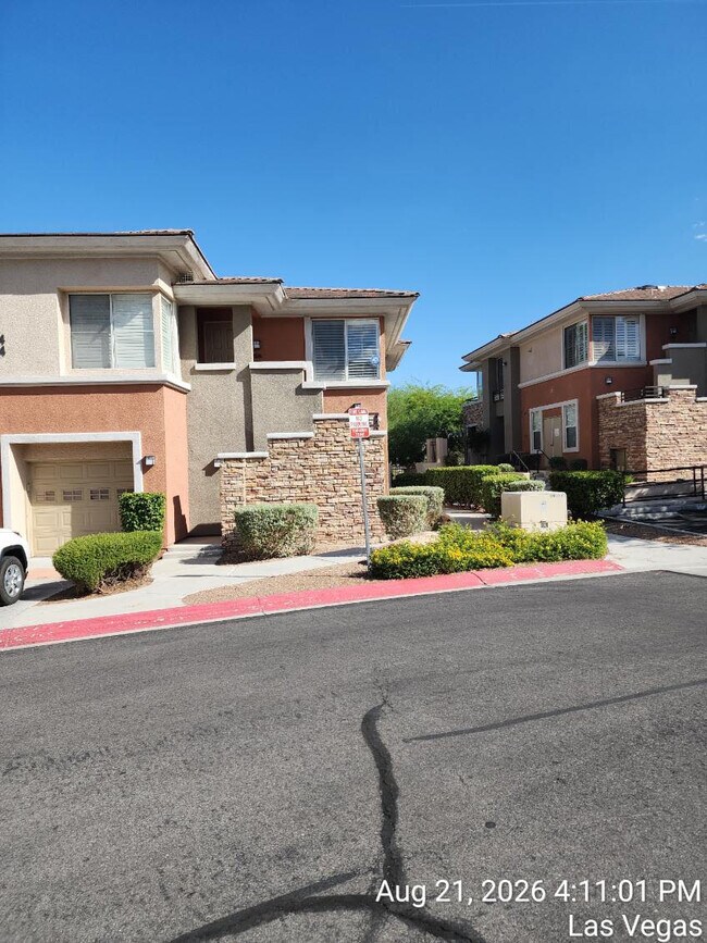 Building Photo - 664 Peachy Canyon Cir