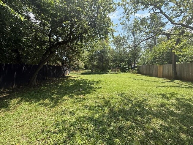 Building Photo - 1702 NW 38th St