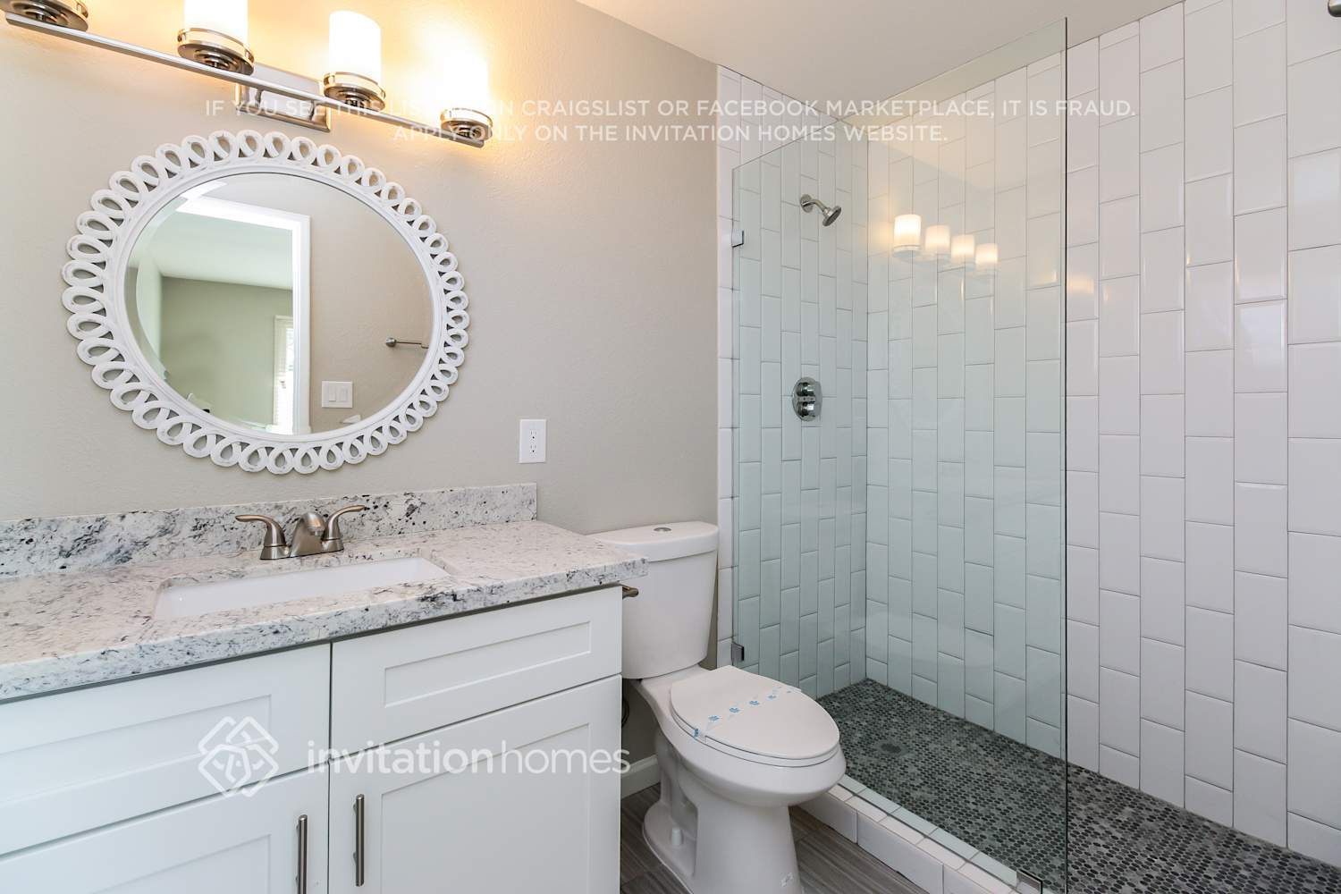 Building Photo - 1250 E Hermosa Dr