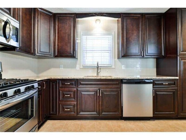Building Photo - 3958 Plumcrest Cir SE
