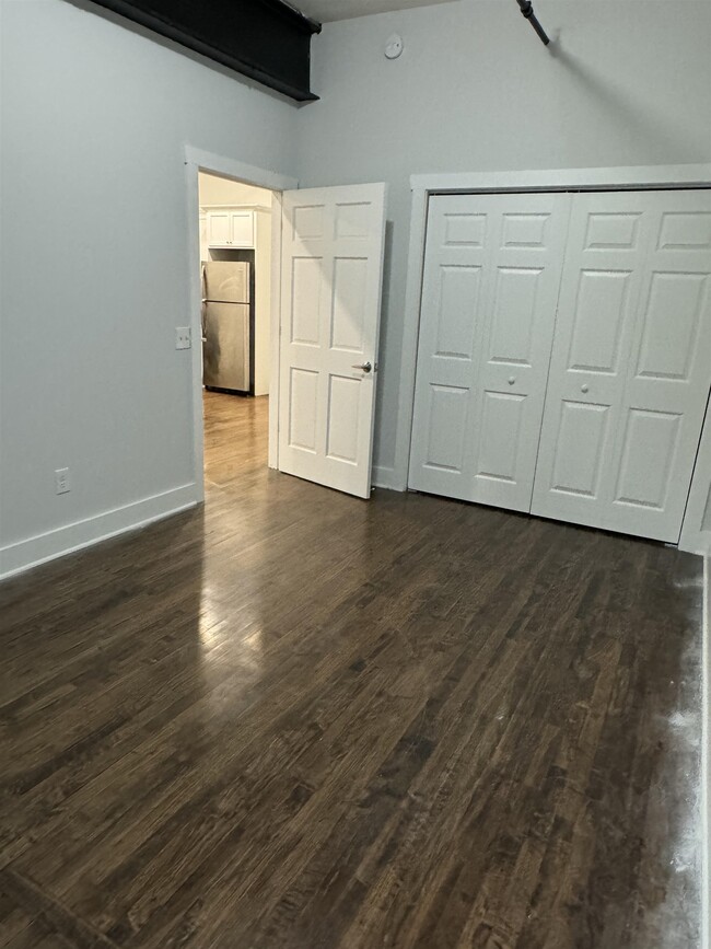 Building Photo - 545 Valley Brook Ave