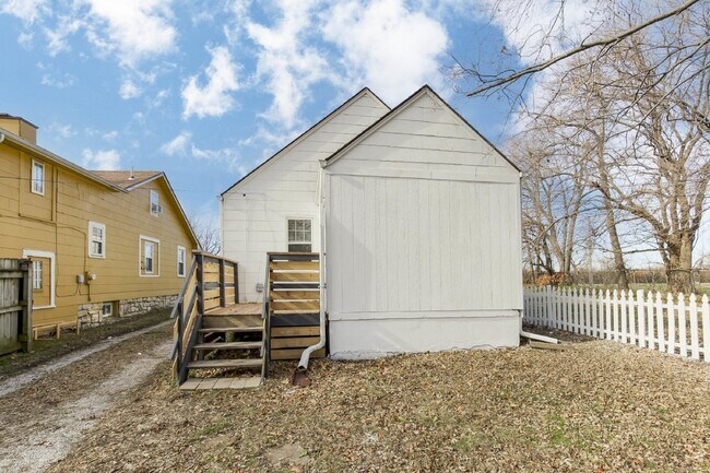 Building Photo - Charming 4-Bedroom Home in Kansas City, MO...