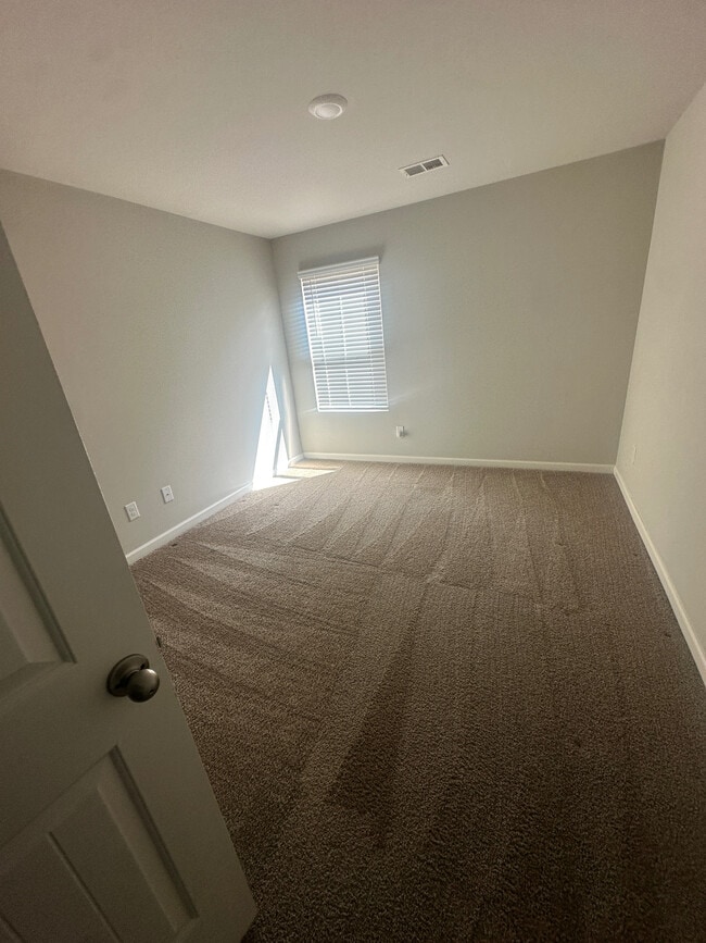 Building Photo - Room in House on Toronto Cir