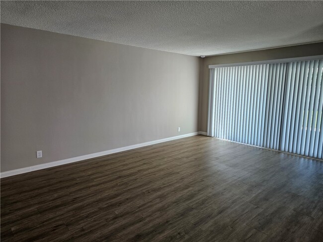 Building Photo - 10331 Sande St