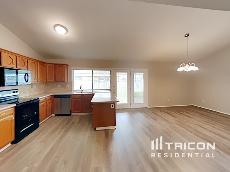 Building Photo - 515 Magnolia Dr