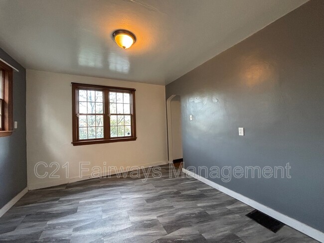 Building Photo - 236 Highland Ave