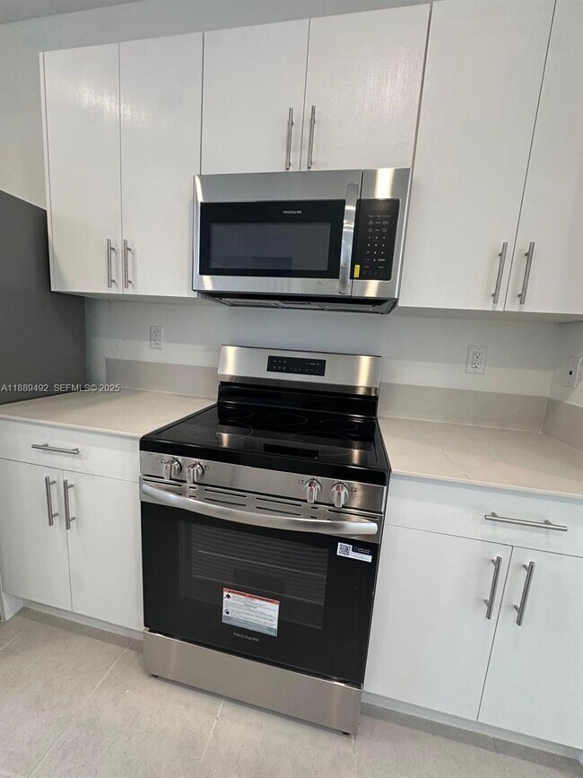 Building Photo - 1183 NW 1st Ter