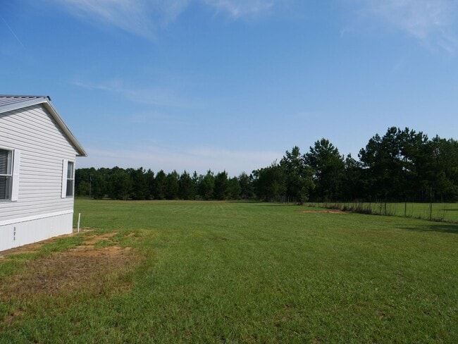 Building Photo - Adorable mobile home in Quitman