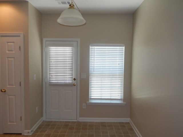 Building Photo - 2131 Appaloosa Way