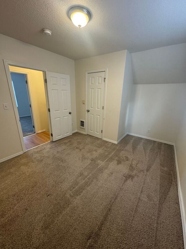 Building Photo - 1348 12th St SE