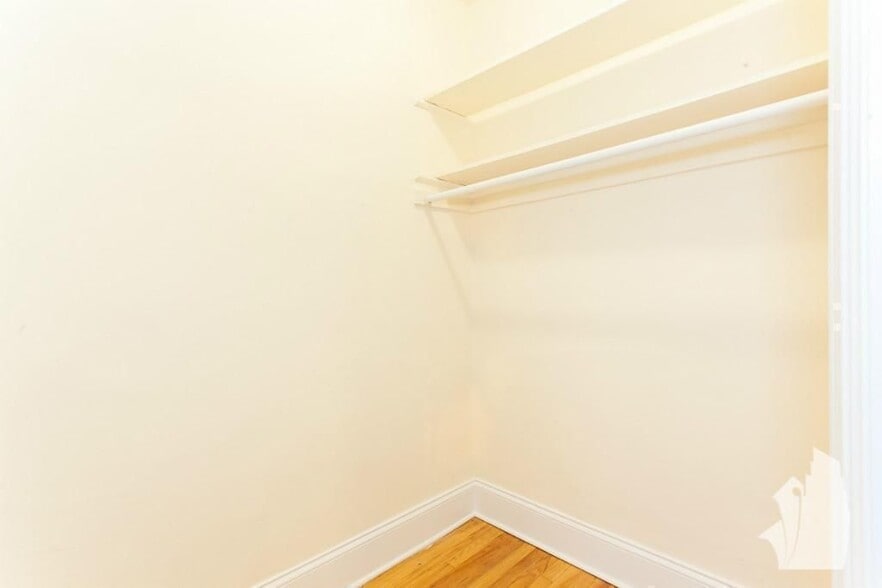 Building Photo - 2704 N Sawyer Ave