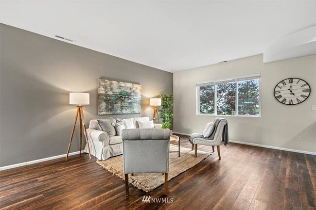 Building Photo - Keep Cool in this Air Conditioned Home in Gated Community!