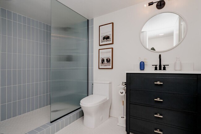 Building Photo - Chic 3BD, 3BA Mid-Century Home in Wheat Ri...