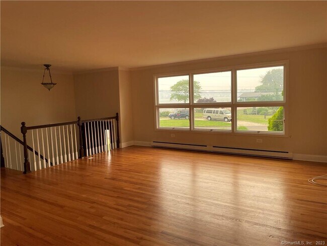 Building Photo - 98 Soundview Dr