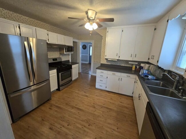 Building Photo - 1084 Yale Farm Rd