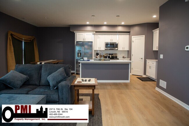 Building Photo - 256 N 105th St