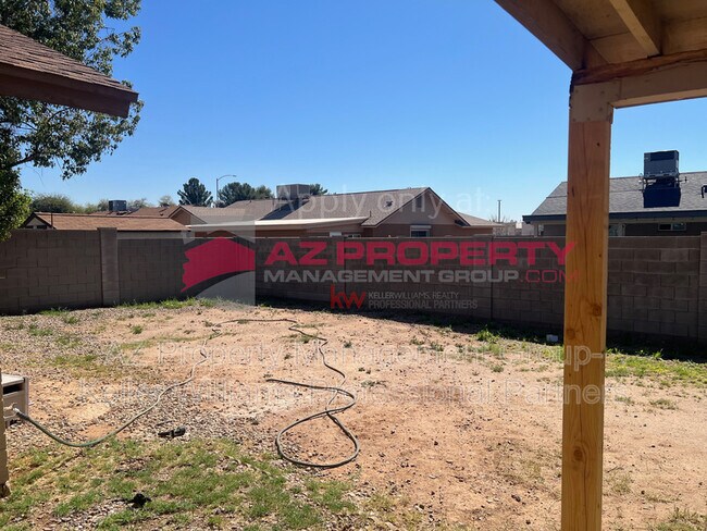 Building Photo - 7039 W Cameron Dr