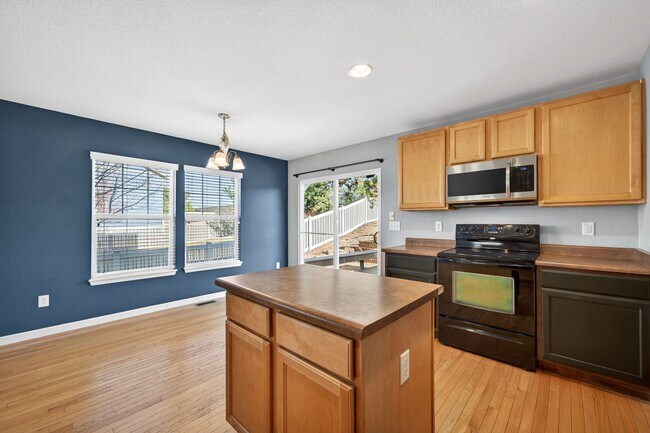 Building Photo - Amazing 3 bedroom home