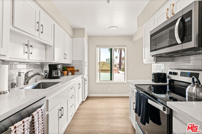 Building Photo - 457 Coast Blvd