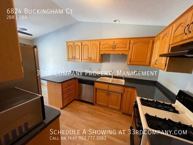 Building Photo - Bright, Updated Twin Home on Cul-de-sac ne...