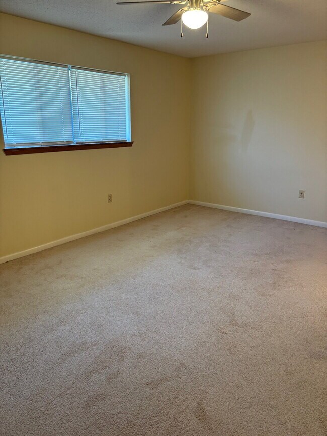 Building Photo - "Charming 2-Bedroom Townhouse in Mary Esth...