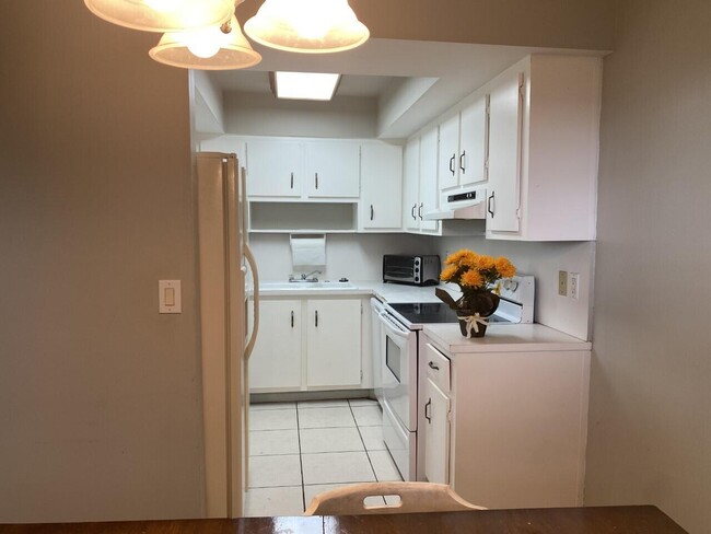 Building Photo - 227 Castlewood Dr