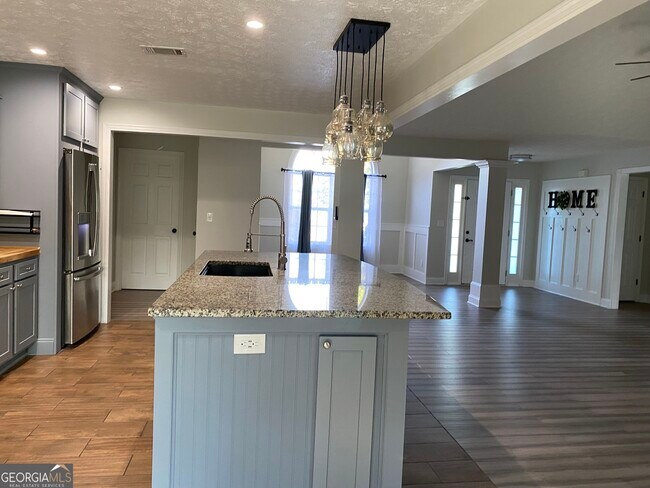 Building Photo - 900 Harbins View Dr