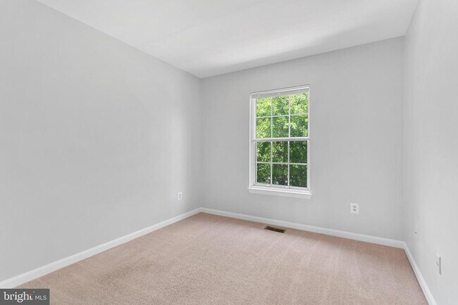 Building Photo - 46613 Silhouette Square