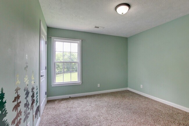 Building Photo - 716 Cavalier Dr