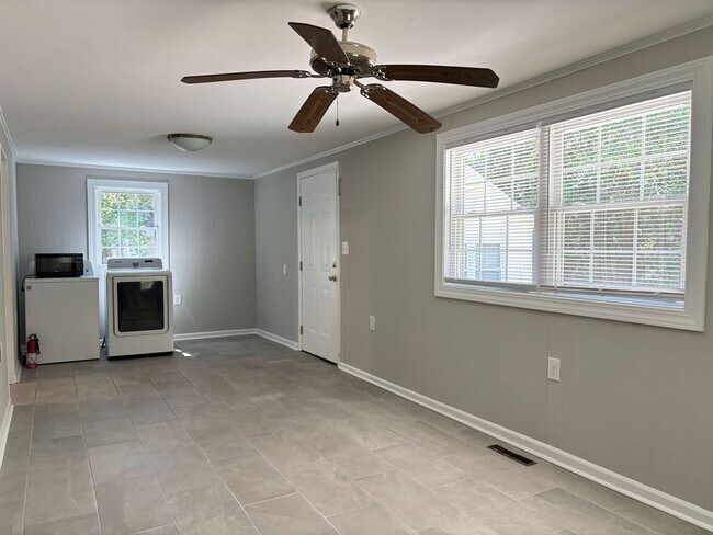 Building Photo - Available now. WATER & SEWER INCLUDED! Gre...