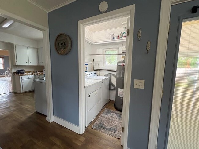 Building Photo - 830 S Beach St