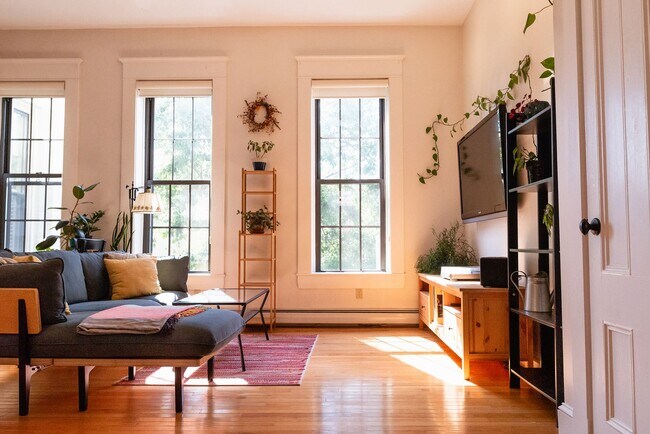 Building Photo - Beautiful 1 Bedroom In One Of Portlands Most Historic Buildings