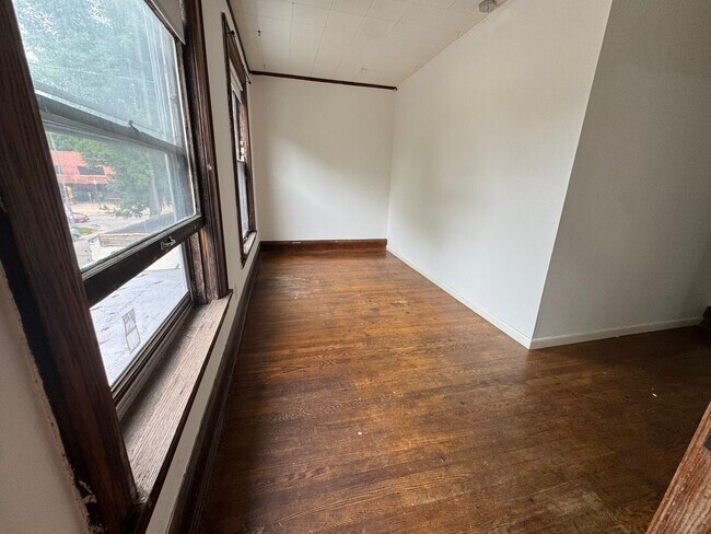 Building Photo - 213-215 N Paterson