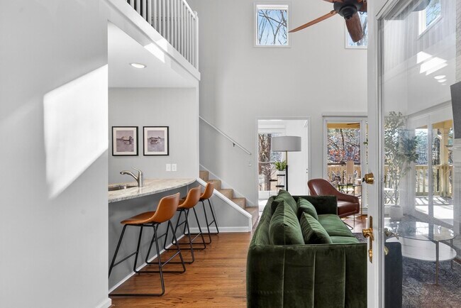 Building Photo - 1002 Cupp Ln